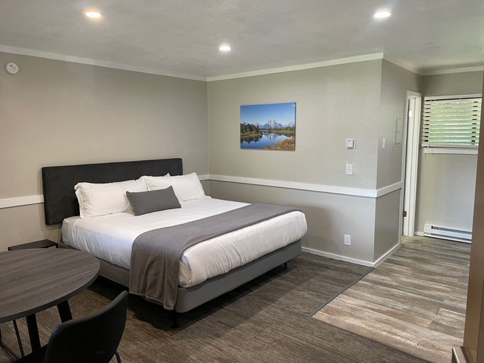 Bedroom 2, Pony Express Motel, Teton