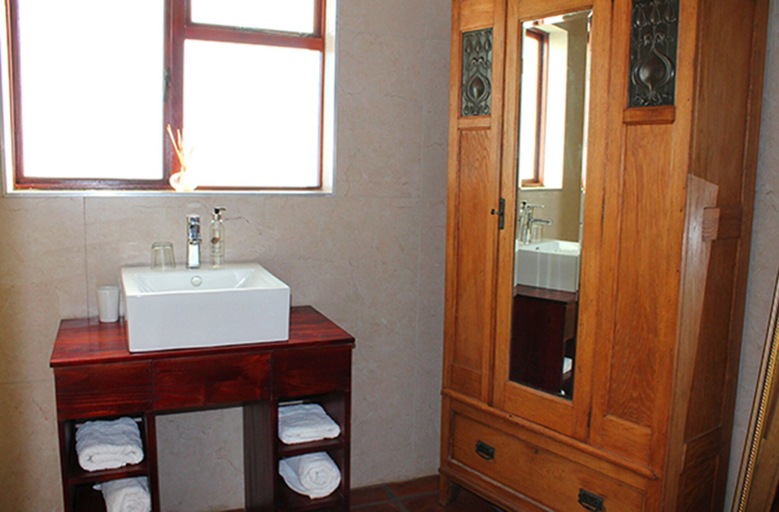 Bathroom 4, Goblin's Inn, West Coast