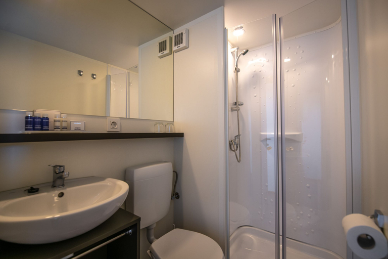 Bathroom 4, Arena Stoja Camping Homes, Pula
