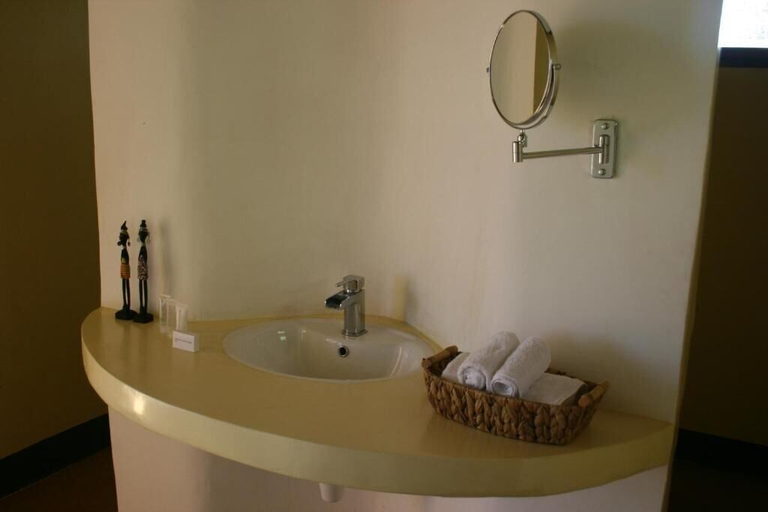 Bathroom 4, Morona Hill Lodge, Arusha Urban