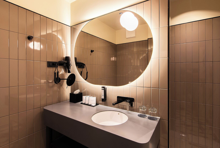 Bathroom 3, Grand Koper, Koper