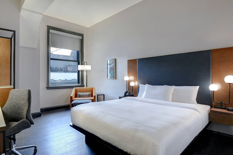 Bedroom 3, Courtyard by Marriott Cincinnati Downtown, Hamilton