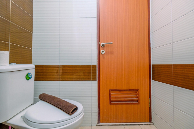 Bathroom 5, Comfy Studio Apartment At Margonda Residence 3, Depok