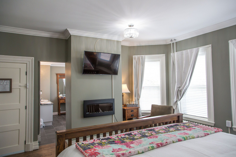 Bedroom 2, Georgestown Inn, Division No. 1