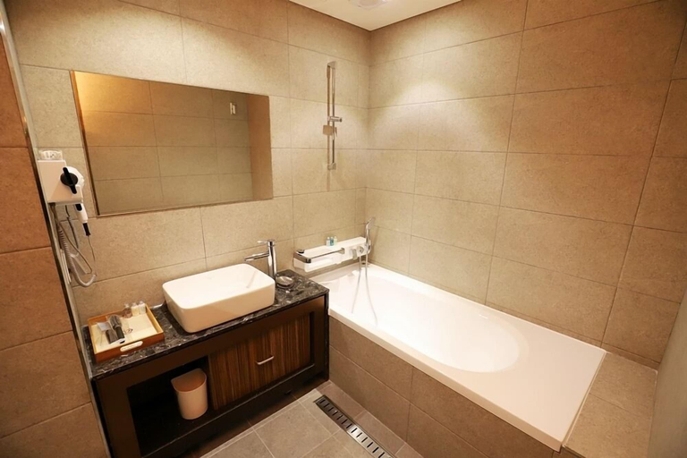 Bathroom 4, Namyangju Bukhangang Dolce Casa Hotel, Namyangju