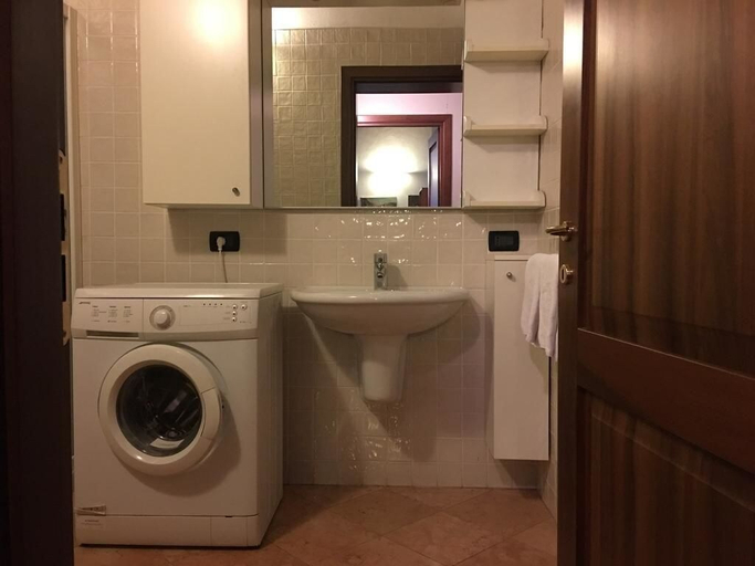 Bathroom 3, San Longino 26, Mantua