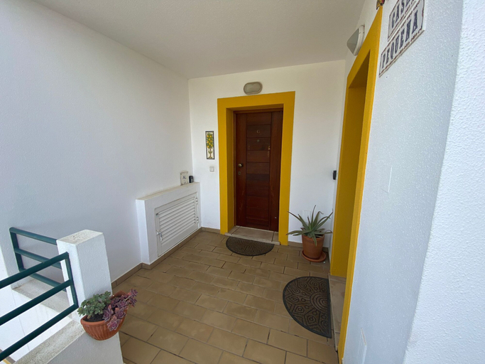 Interior 2, 1-bed - Sleeps 4 - Free Parking & Balcony, Albufeira
