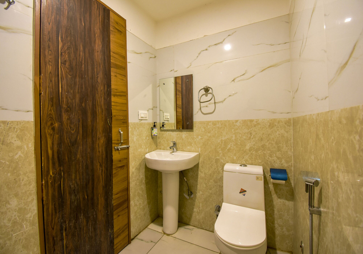 Bathroom 4, FabHotel Black Diamond, Sahibzada Ajit Singh Nagar