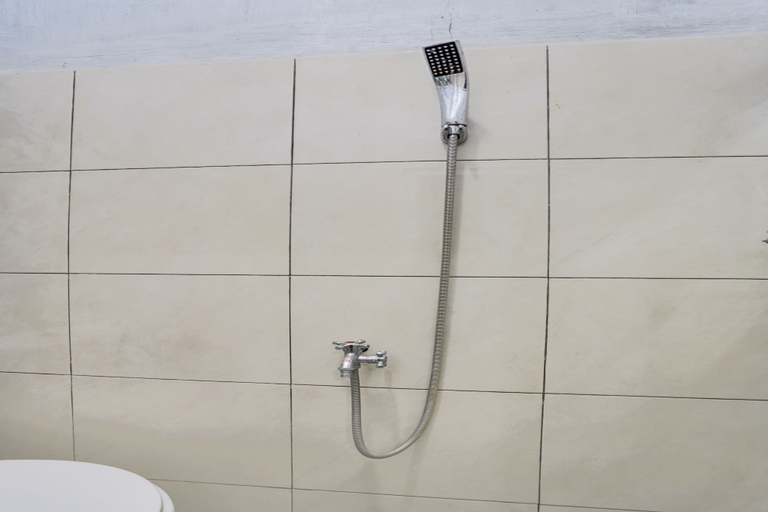 Bathroom 3, OYO Flagship 90886 Sunset View Homestay, Mojokerto