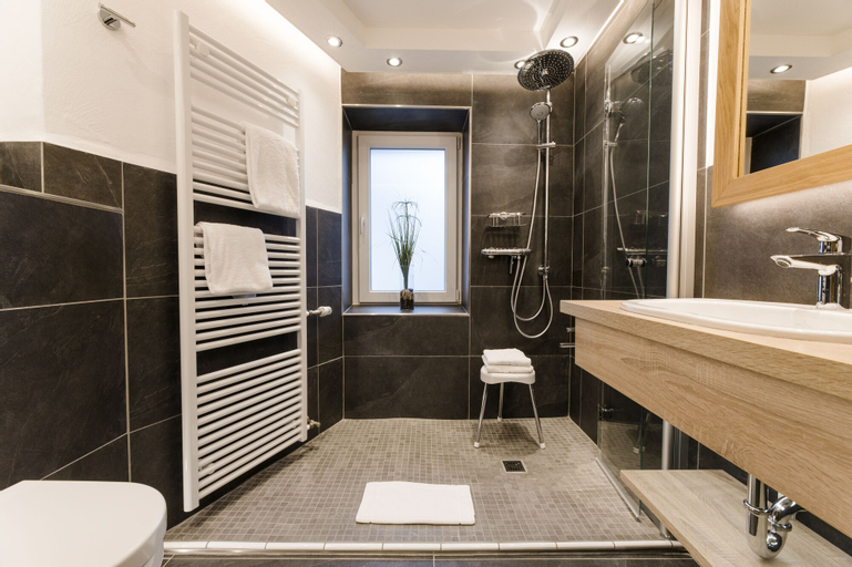 Bathroom 10