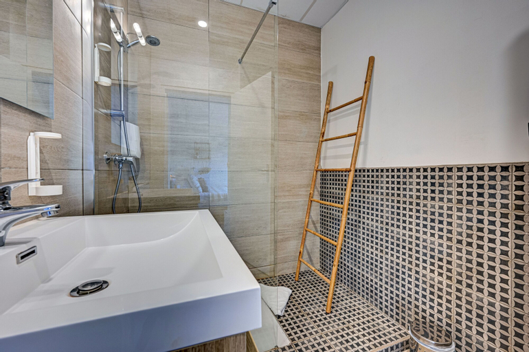 Bathroom 4