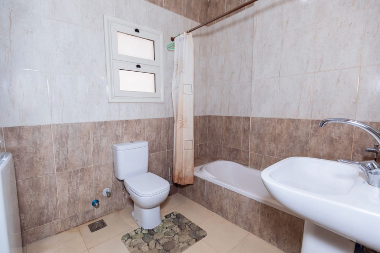 Bathroom 3, Al makramia compound, Al-Ghurdaqah