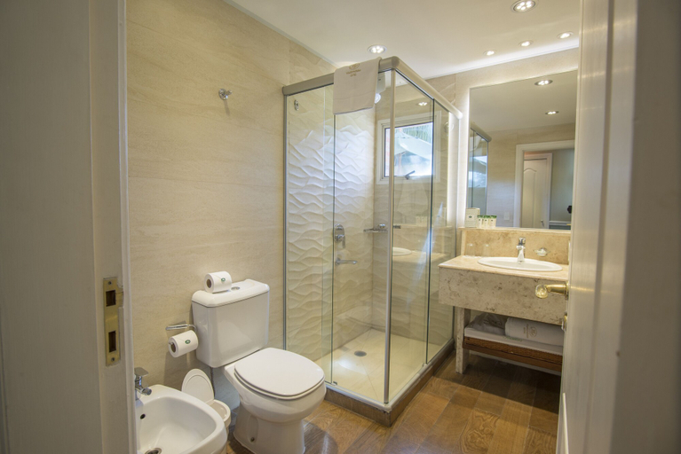 Bathroom 4, Hotel Villa Morra Suites, Asunción