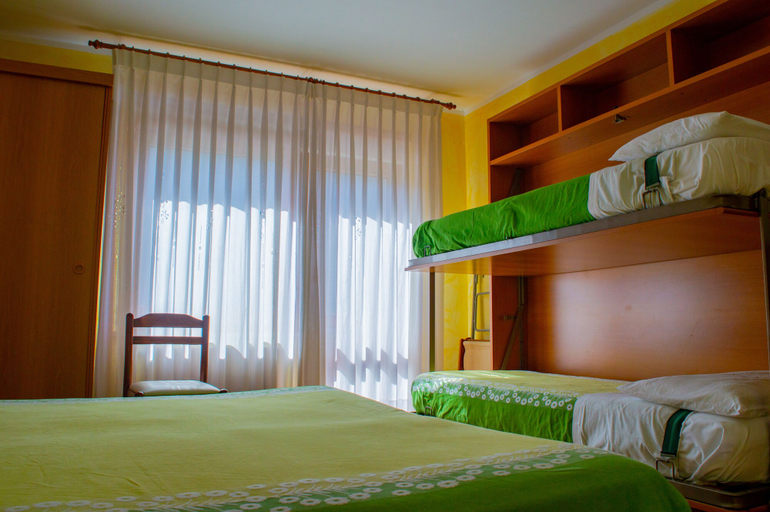 Bedroom 3, Hotel Serena - Tre Cime Views, Belluno