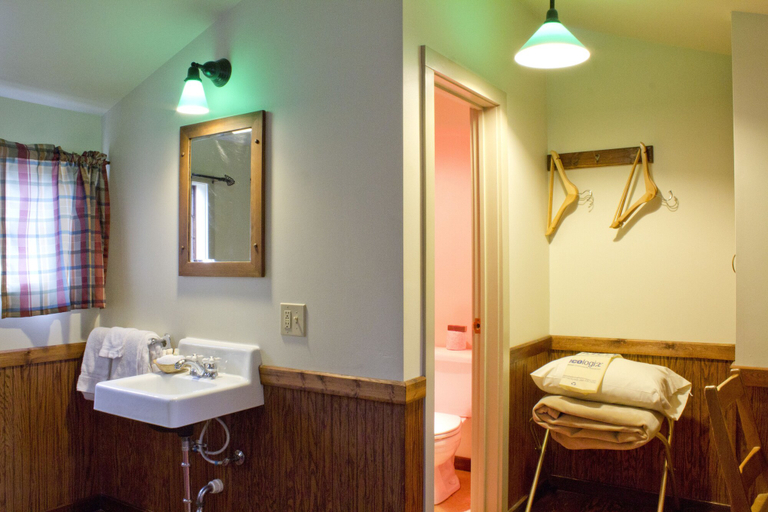 Bathroom 3, Roosevelt Lodge & Cabins - Inside the Park, Park