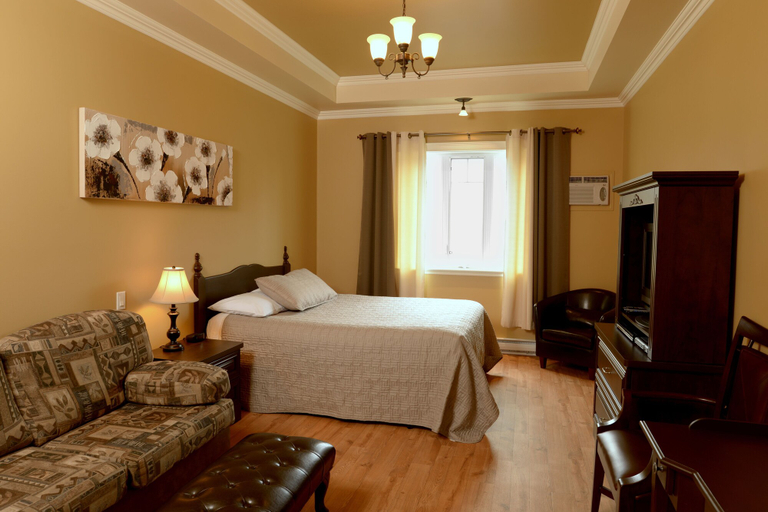 Bedroom 5, Motel du littoral, Rimouski-Neigette