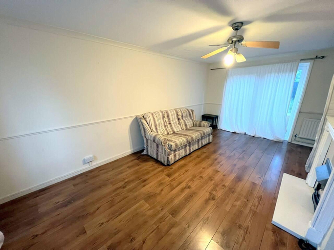 Others 4, 4-bed House in South London, London