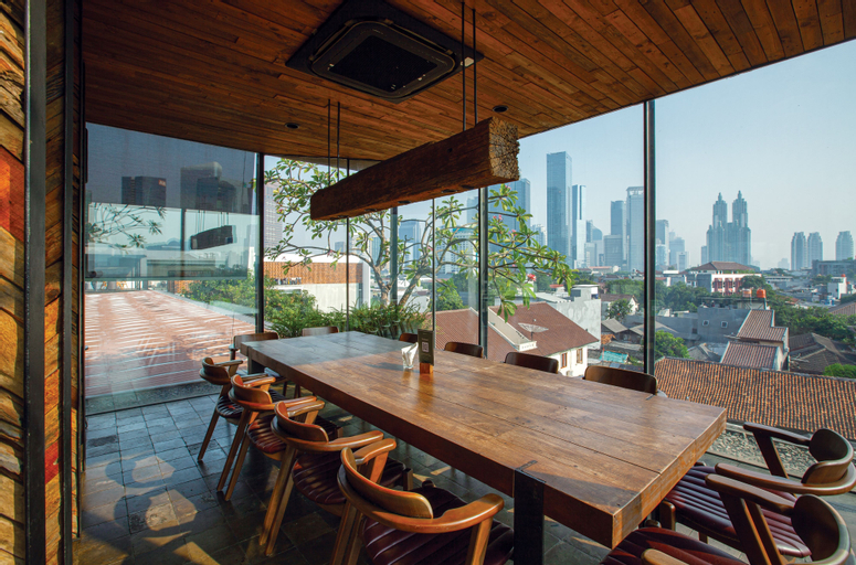 Exterior & Views 15