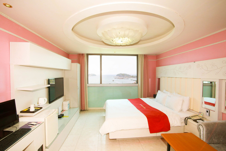 Bedroom 2, Yeosu Beach Hotel, Yeosu