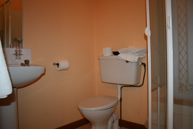 Bathroom 3, Valley Lodge