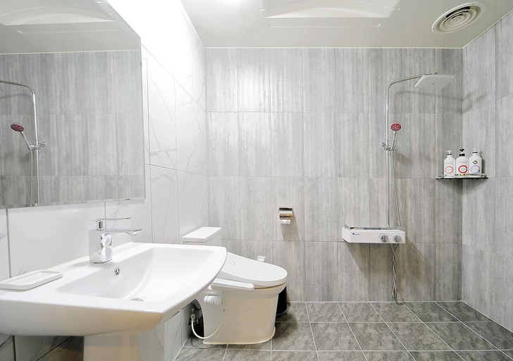 Bathroom 3, Hotel Via, Hwaseong