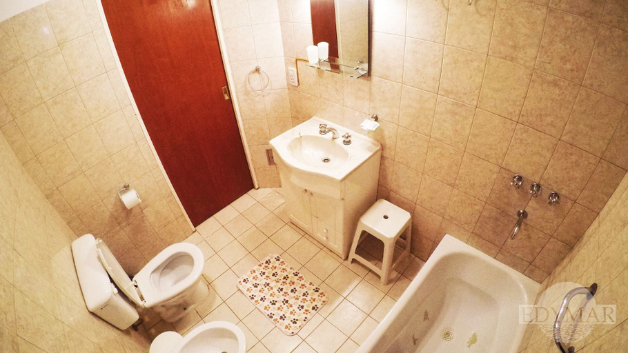 Bathroom, Edymar, Biedma