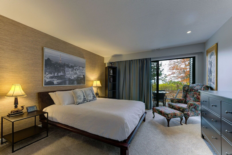 The Shores Lake View Condo Unit 5658, Grand Traverse