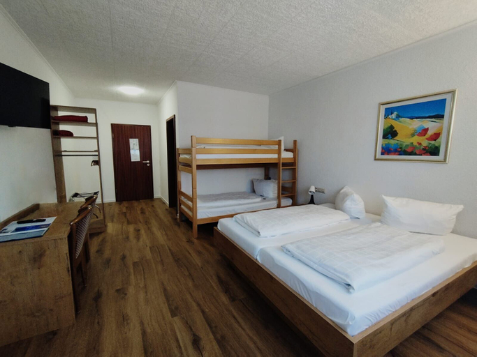 Bedroom 3, Hotel Sonnenkeller, Neu-Ulm