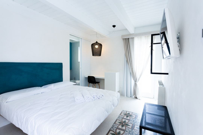 Bedroom 4, Viasarnelli72 b&b, Bari