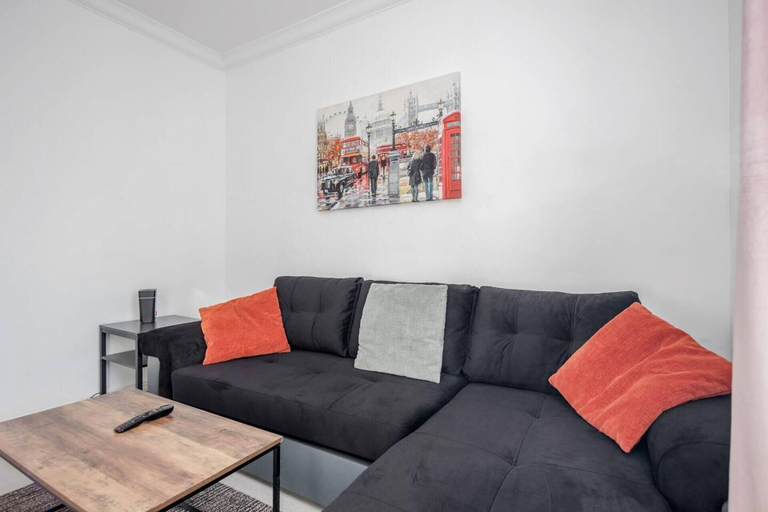 Interior 5, Stunning Top 2 Bed Flat Tilbury Central Location, Thurrock