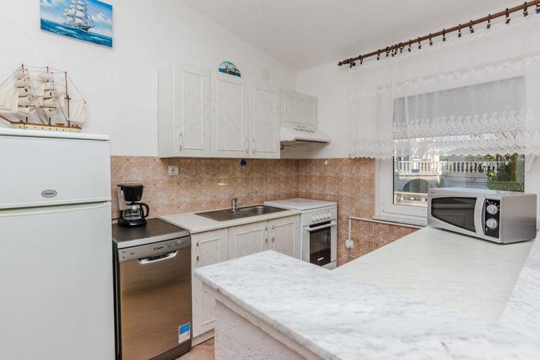 Others 4, Apartment Vinceljak, Vir
