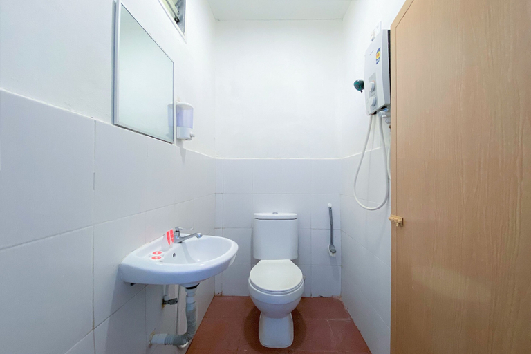 Bathroom 4, OYO 90168 Serambi Pelangi Chalet, Kubang Pasu