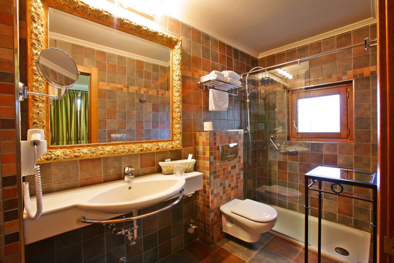 Bathroom 5, El Juglar, Navarra