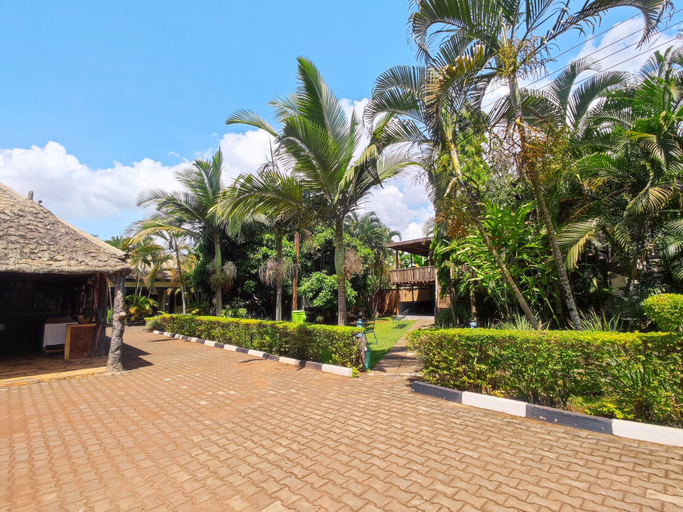 Others 4, chel and vade cottages, Jinja