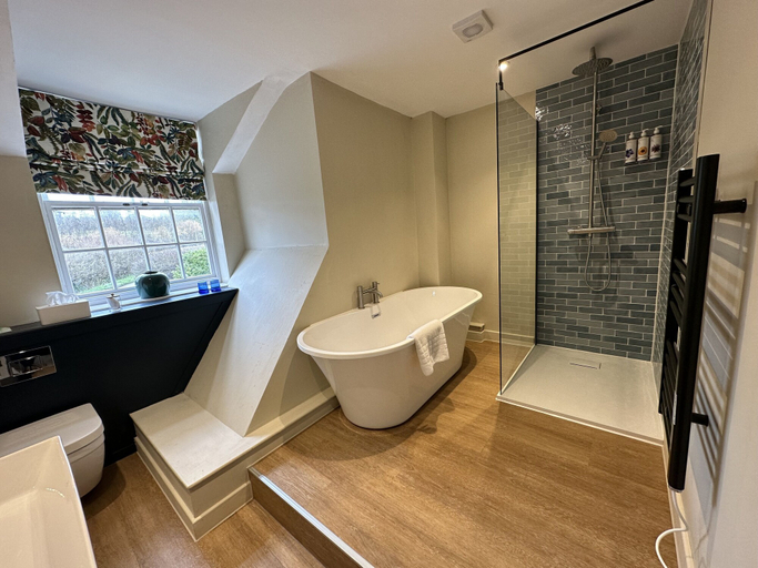 Bathroom 2, The Full Moon Inn, Somerset