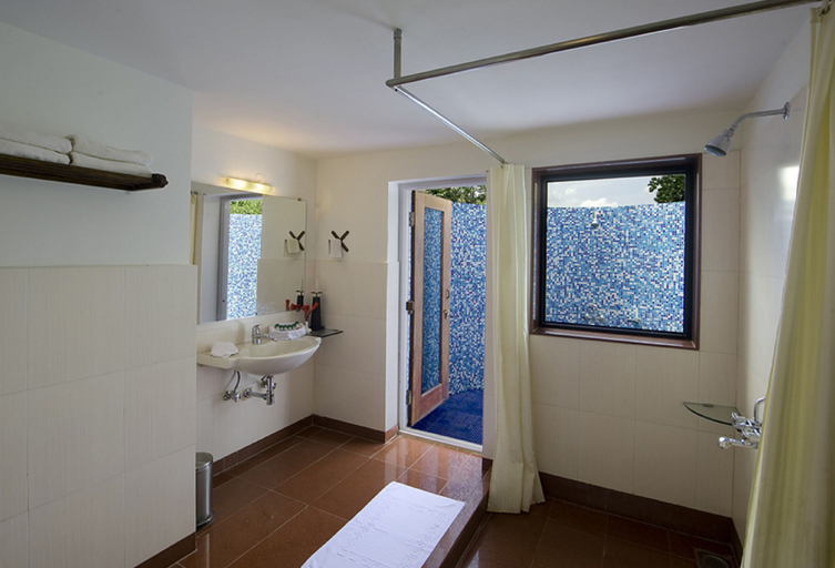 Bathroom 5, Sterling Kanha, Mandla