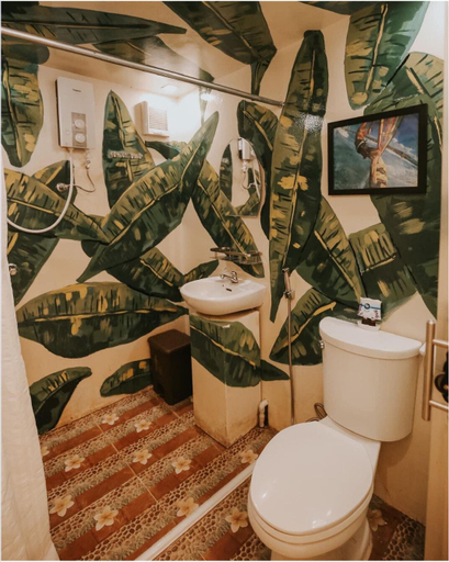 Bathroom 4, Playa La Caleta Bataan, Morong