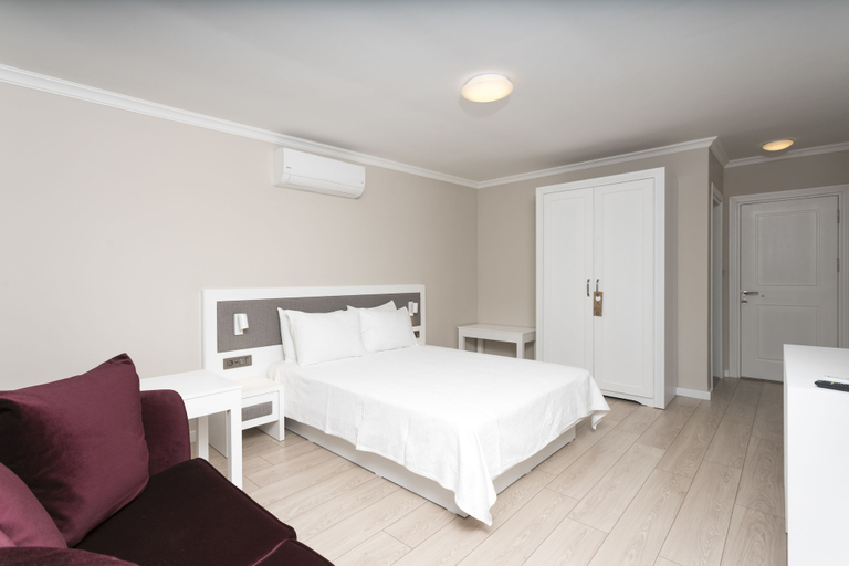 Bedroom 4, Bay Nihat Lale Otel, Ayvalık