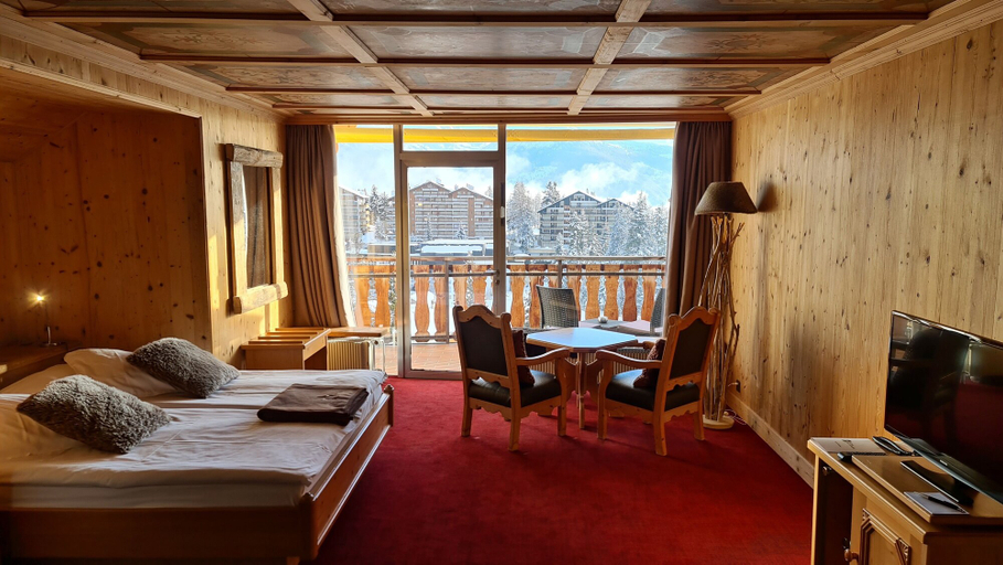 Others 5, Hôtel de l'Etrier, Sierre