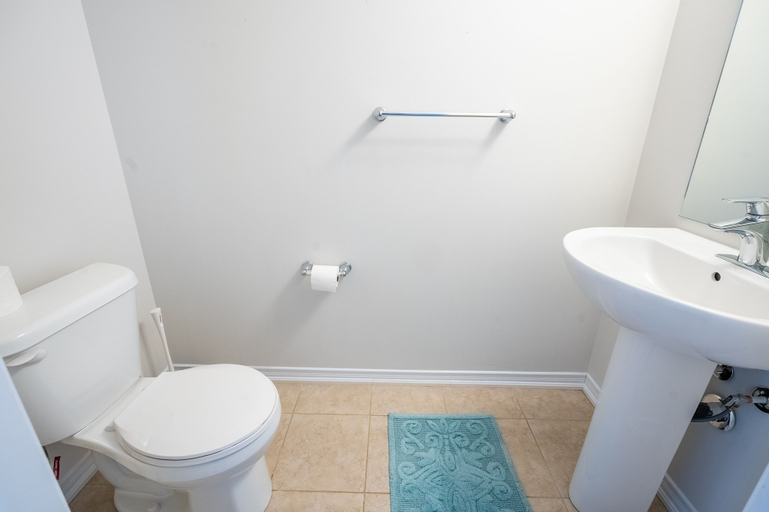 Bedroom 4, New 3BR Townhouse, Minutes to Niagara Falls and Brock University by GLOBALSTAY, Niagara