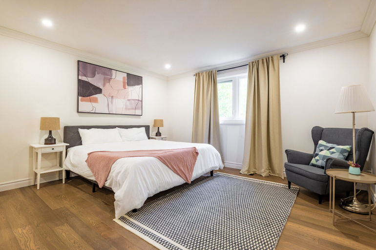 Bedroom 2, Cheerful 3 bedroom w/ indoor fireplace in Toronto - 02 free parking, Toronto
