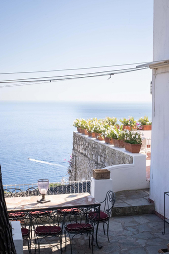 Others 4, Villa Le Tuie in Capri, Napoli