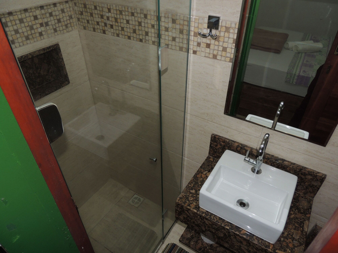 Bathroom 4, Pousada Casa do Rio Hostel, Parati