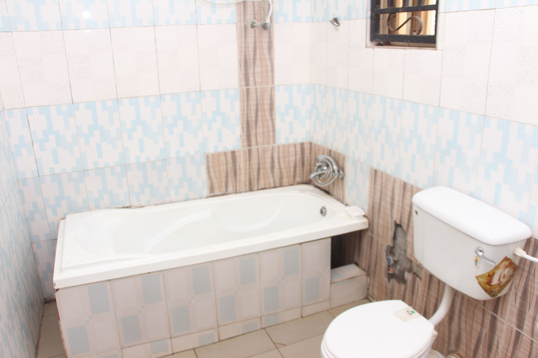 Bathroom 3, Dubys Suites Dutse, AbujaMun