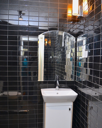 Bathroom 5, Ivoire Guest House, Shama Ahanta East