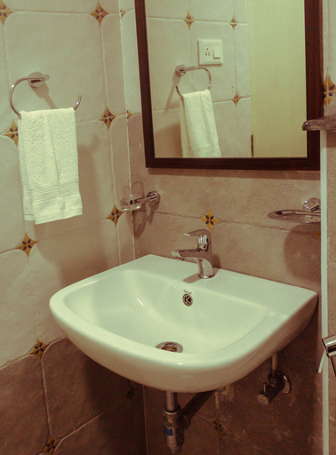 Bathroom 3, Casa Mel, Puducherry