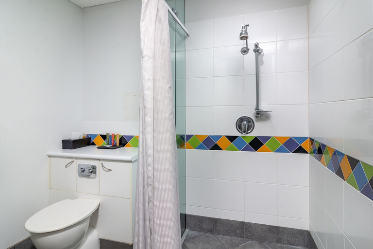 Bathroom 5, Dreamcatcher Beachsides Apartments, Douglas