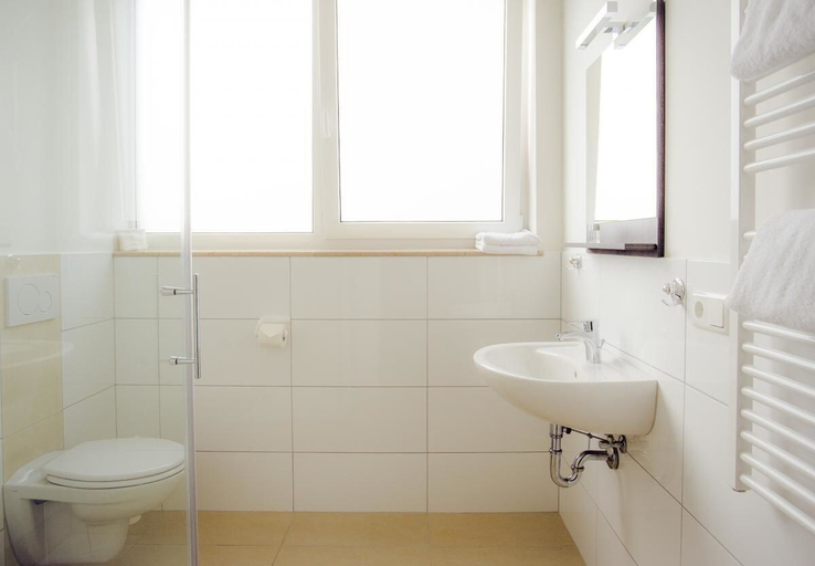 Bathroom 5, Boardinghotel Heidelberg, Heidelberg