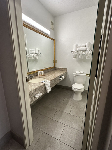 Bathroom 4, Country Inn & Suites by Radisson, Grand Rapids Airport, MI, Kent