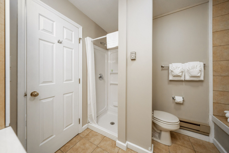Bathroom 3, Telemark Northwoods Lodging, Bayfield